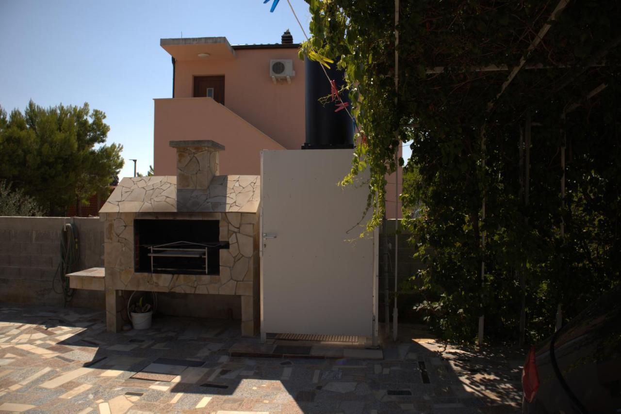 Apartmani Sanja Vir Exterior foto